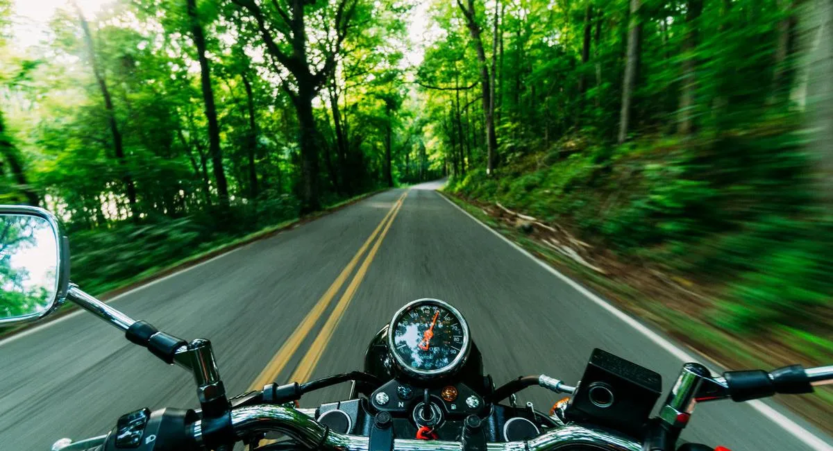 У частині Дніпропетровської області мотоциклістам заборонили їздити вночі: названа причина - today.ua