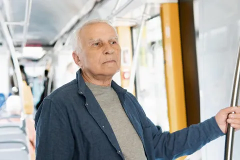 Пільговий проїзд із сюрпризом: чому пенсіонерам в Україні почали виписувати штрафи