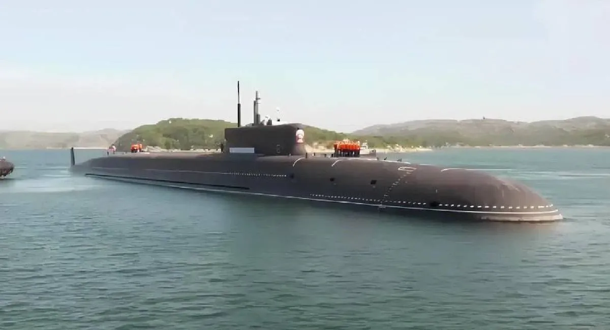 У Росії в обстановці суворої секретності ввели в експлуатацію новітній атомний підводний човен: яку зброю може нести така субмарина - today.ua