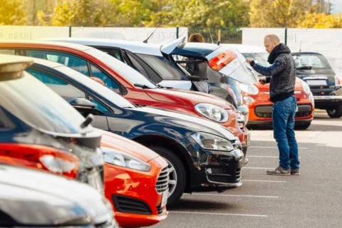 Электрокары теряют популярность: почему ДВС снова в центре внимания