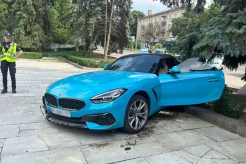 В Ровно водитель BMW въехала в толпу во время церемонии встречи погибшего Героя (видео)
