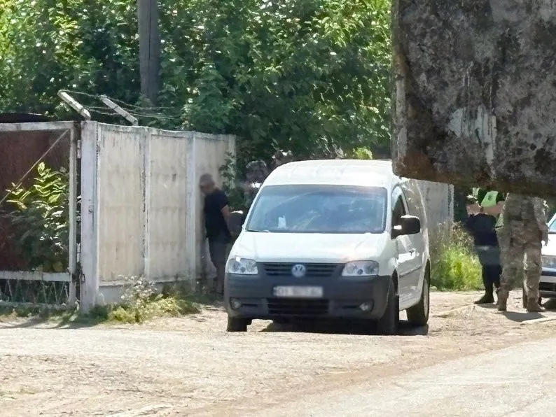 В Черкассах задержали мужчину, который угрожал работникам ТЦК гранатой и пытался взять их в заложники (фото) В Черкассах задержали мужчину, который угрожал работникам ТЦК гранатой и пытался взять их в заложники (фото) - today.ua