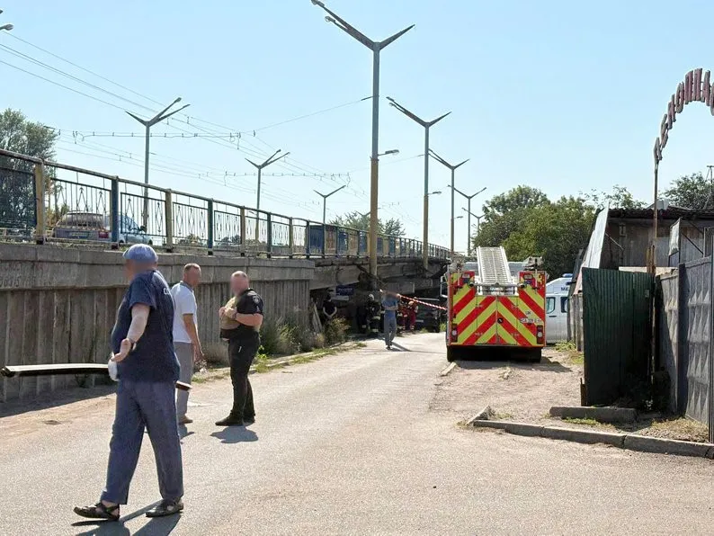 В Черкассах задержали мужчину, который угрожал работникам ТЦК гранатой и пытался взять их в заложники (фото) В Черкассах задержали мужчину, который угрожал работникам ТЦК гранатой и пытался взять их в заложники (фото) - today.ua