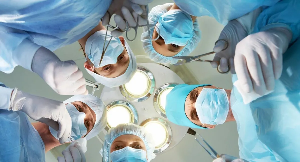 Лікарям підвищать мінімальну зарплату до 35 тисяч і даватимуть житло: у Верховній Раді представили нову ініціативу МОЗ - today.ua