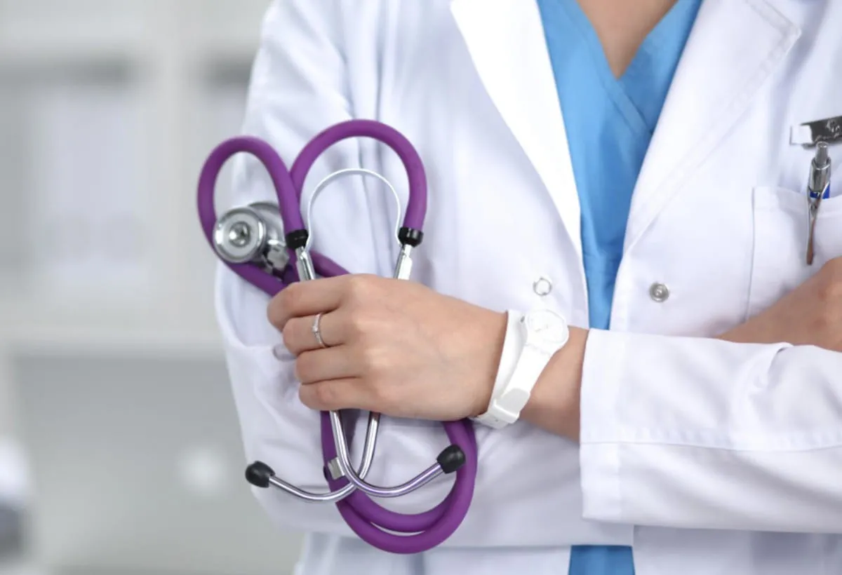 Лікарям підвищать мінімальну зарплату до 35 тисяч і даватимуть житло: у Верховній Раді представили нову ініціативу МОЗ - today.ua