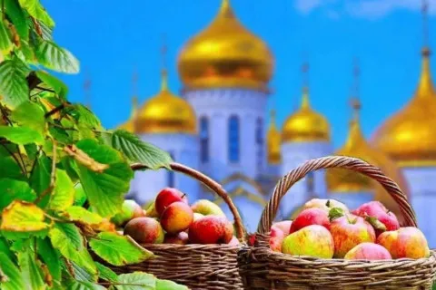 Яблочный Спас 2025: красивые поздравления, искренние пожелания и открытки на Преображение Господне