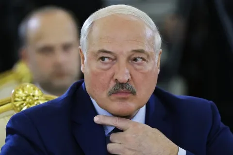 Лукашенко заінтригував усіх, пообіцявши розповісти, як насправді почалася російсько-українська війна