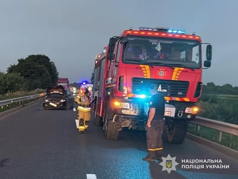 Смертельная ночь на Львовщине: в ДТП погибли двое, еще трое подростков в реанимации (фото) - today.ua