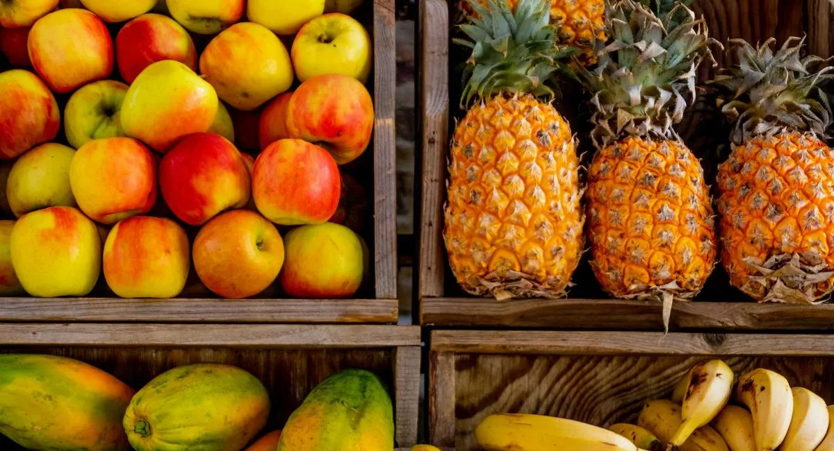 Фрукты с высоким содержанием клетчатки: какие плоды помогут наладить работу желудка и кишечника - today.ua