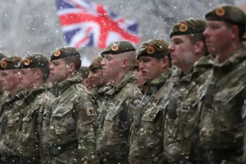 "Мы должны действовать как можно быстрее": Лондон срочно готовит страну к войне