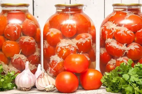 Маринованные помидоры "в снегу" на зиму: как сделать оригинальную консервацию из овощей
