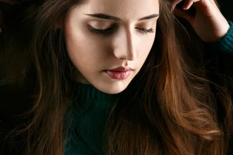 Осенние тенденции красоты: 4 стрижки на длинные волосы, которые покоряют модниц в 2025 году