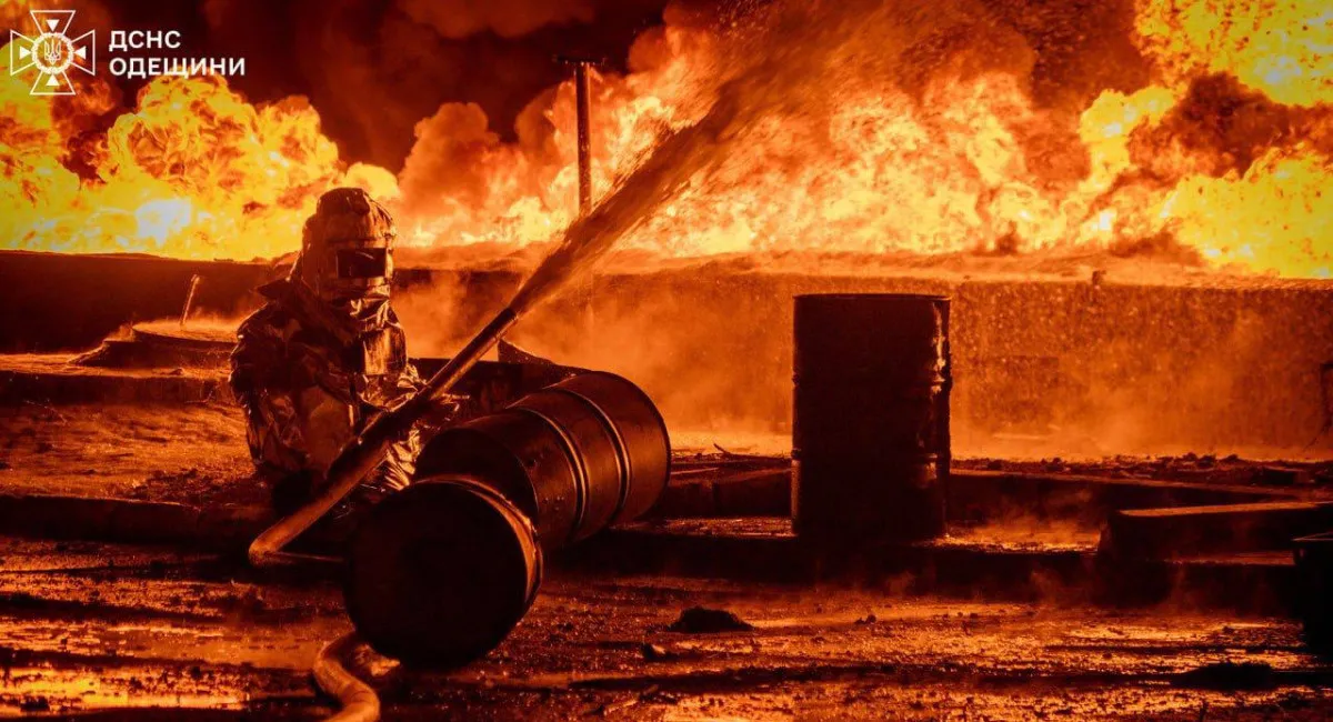 РФ вдруге вдарила по нафтобазі азербайджанської компанії SOCAR, повністю її знищивши (фото) - today.ua