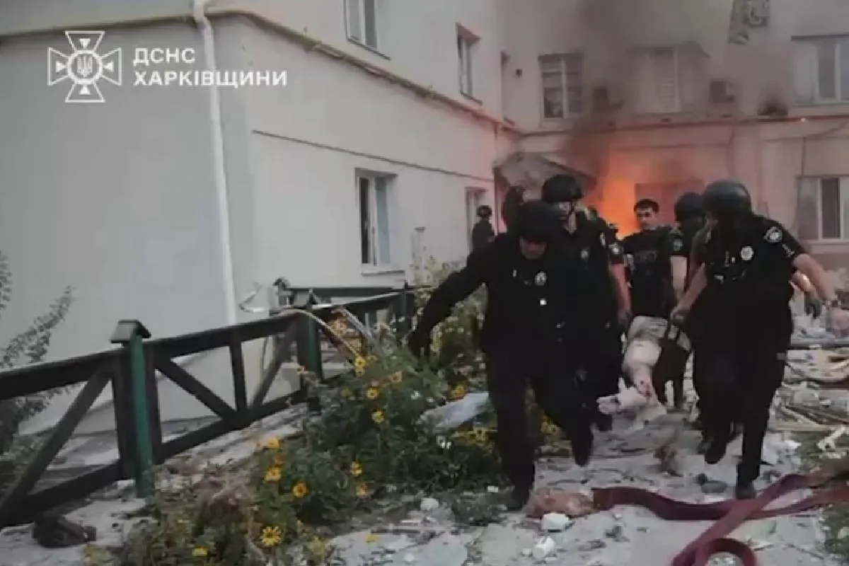 Люди в отчаянии прятались под лестницей: появились подробности утреннего обстрела Харькова - today.ua