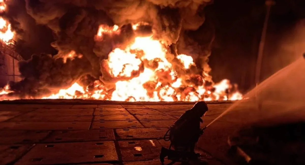 РФ вдарила дронами по Сумщині та Одещині: є постраждалі та масштабні пожежі (фото) - today.ua