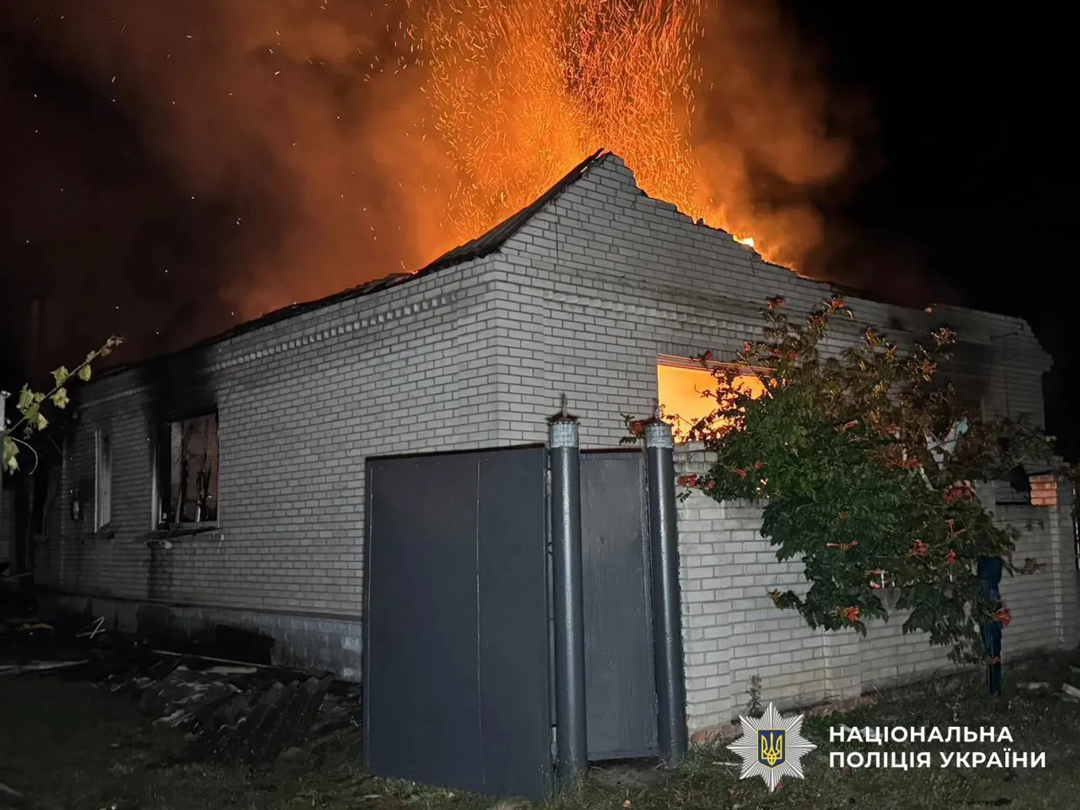 РФ вдарила дронами по Сумщині та Одещині: є постраждалі та масштабні пожежі (фото) - today.ua