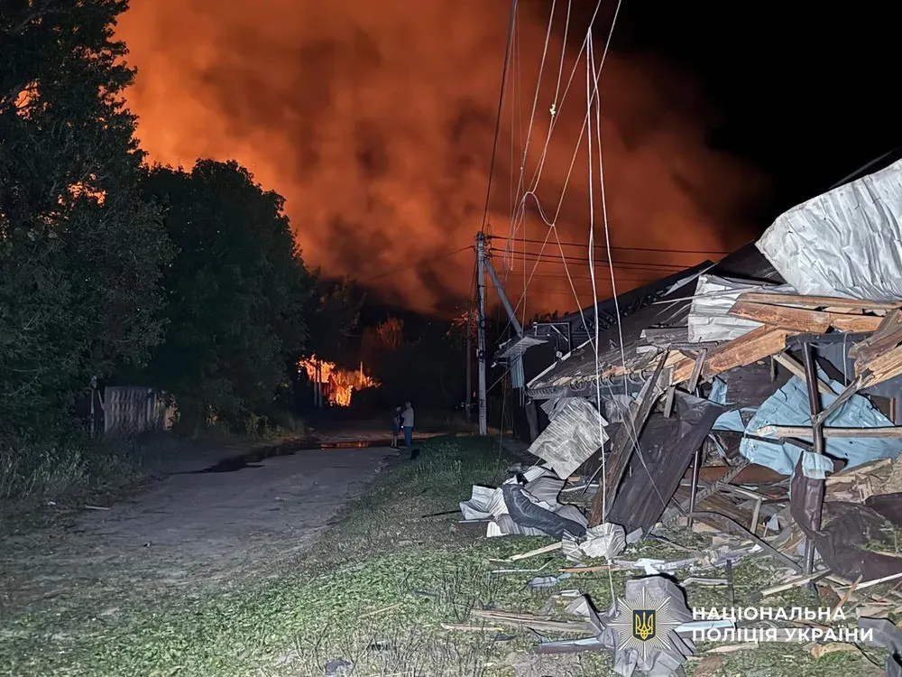 РФ вдарила дронами по Сумщині та Одещині: є постраждалі та масштабні пожежі (фото) - today.ua