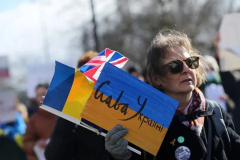 Украинские беженцы в Британии рискуют оказаться на улице: суд запретил их размещение в отелях