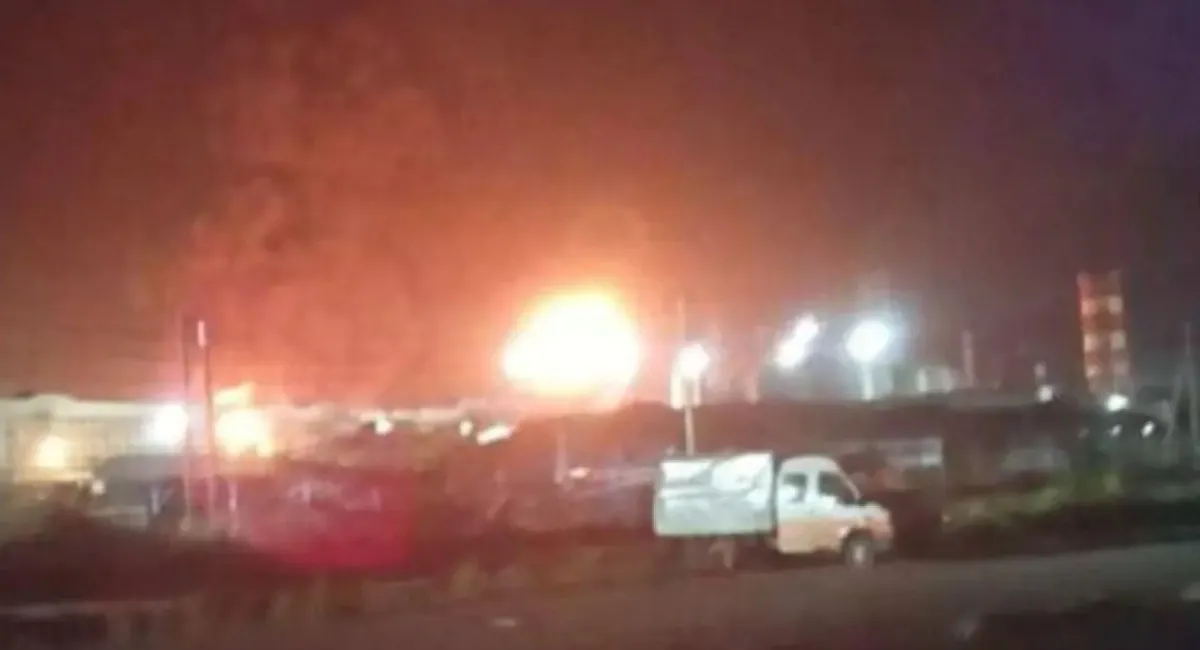 Дроны нанесли удар по Новошахтинскому НПЗ в Ростовской области: там вспыхнул масштабный пожар (видео) - today.ua