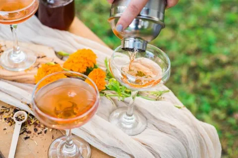 Шампанское из бархатцев: рецепт освежающего напитка с легким градусом 