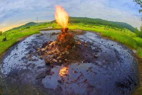 Місце, де природа показує справжню силу: поблизу Буковини знайдено унікальний діючий вулкан