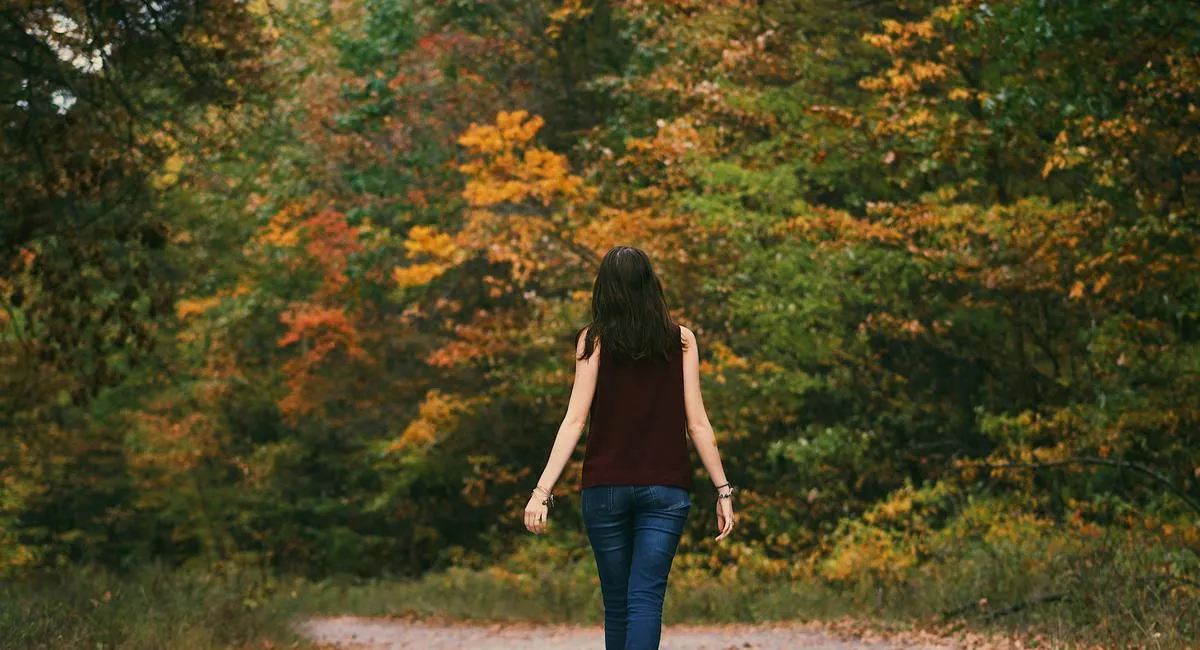 Тренды осени 2025: какие джинсы станут настоящим модным хитом в новом сезоне - today.ua