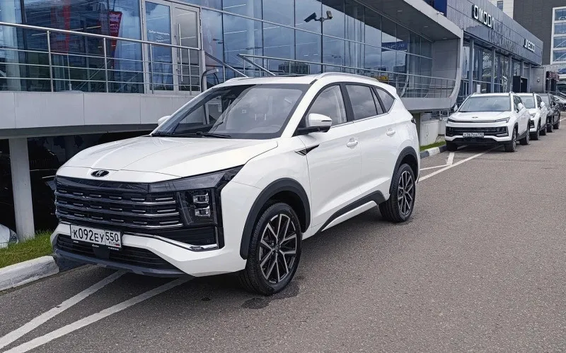 Нашелся лишь один ценитель: в России с треском провалился старт продаж нового Москвича (фото) - today.ua