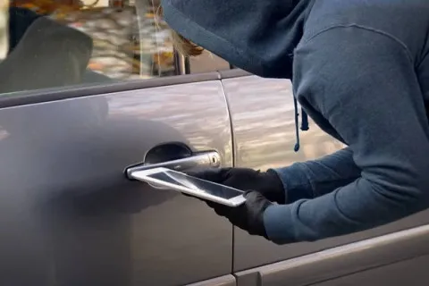 Будь-яке авто під загрозою: хакери отримали нового "троянського коня"