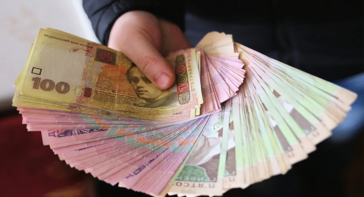 Правительство существенно повысило оклады бюджетникам с 2026 года: зарплаты вырастут в 2,5 раза - today.ua