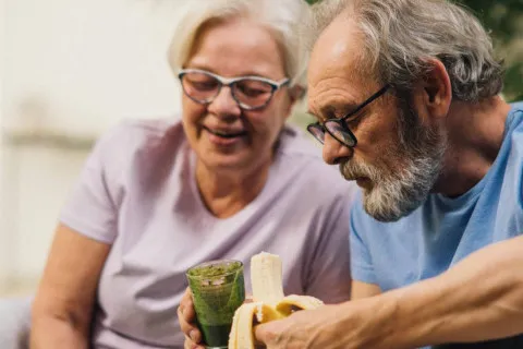 Як схуднути людям старше 50: дієтологи назвали продукти, без яких не обійтися