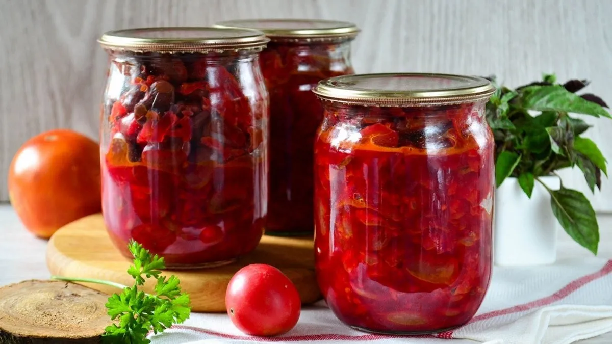 Борщевая заправка на зиму: как сделать овощную заготовку для любимого блюда Борщевая заправка на зиму: как сделать овощную заготовку для любимого блюда - today.ua