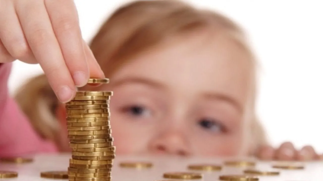 Багатьом українцям можуть припинити соціальні виплати вже з 1 жовтня - today.ua