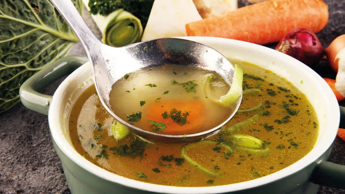 Какие овощи лучше не класть в бульон: испортят вкус и цвет первого блюда - today.ua