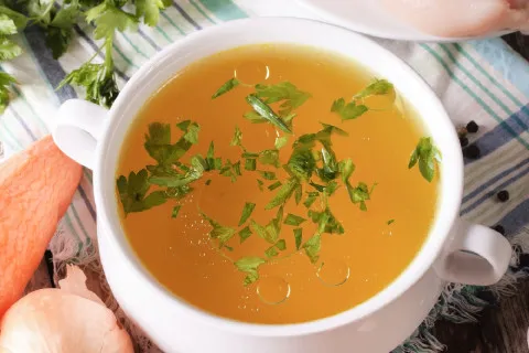 Какие овощи лучше не класть в бульон: испортят вкус и цвет первого блюда