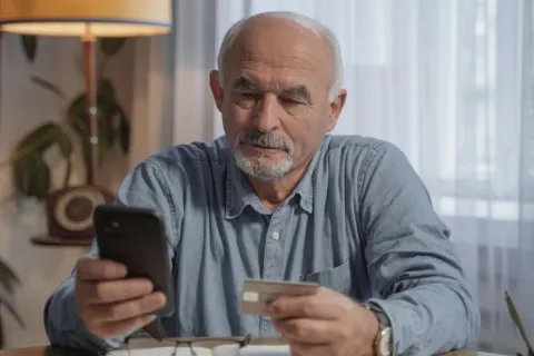 Украинцам, получающим пенсию менее 10 тысяч, будут давать ежемесячные доплаты, но не всем