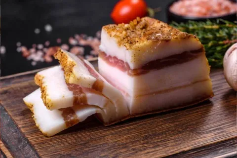 Ціна на сало легко перетнула психологічний бар’єр: скільки тепер коштує головний "український наркотик"