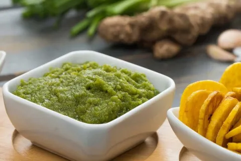 Сырая аджика из болгарского перца с орехами: как приготовить сочную закуску с ярким вкусом