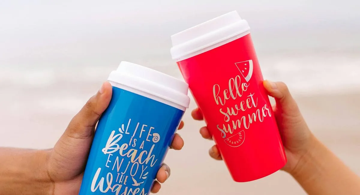 Потребляем миллионы чашек: названы популярные напитки с высоким содержанием микропластика - today.ua