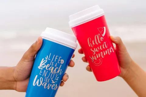 Потребляем миллионы чашек: названы популярные напитки с высоким содержанием микропластика