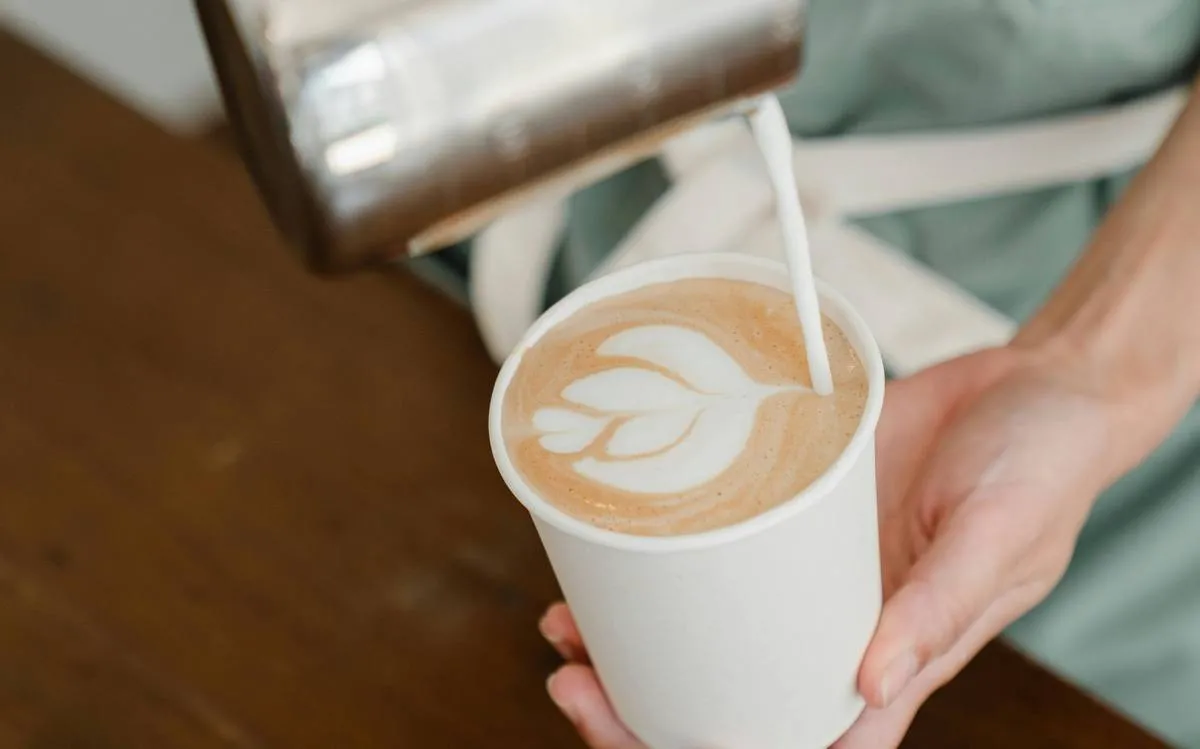 Потребляем миллионы чашек: названы популярные напитки с высоким содержанием микропластика - today.ua