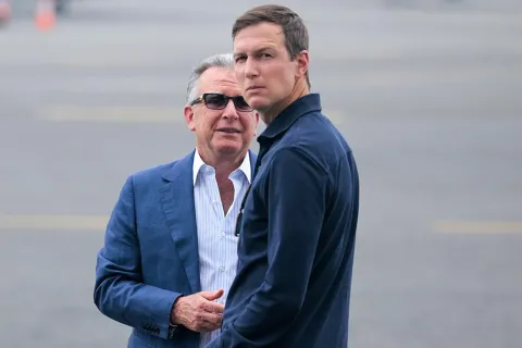 Попытаются договориться о мире: Трамп отправляет в Москву нетрадиционную команду переговорщиков