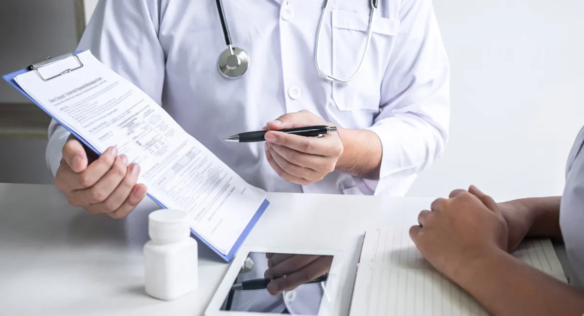 Українцям роздадуть по 2000 грн на перевірку здоров'я: в МОЗ розповіли деталі - today.ua