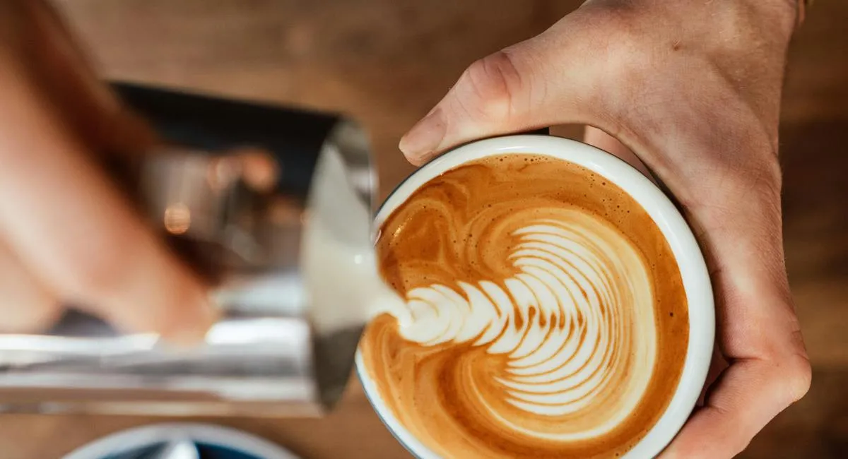 Кава з користю: 5 добавок, які зроблять ранковий напій більш здоровим - today.ua