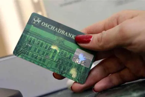 В Ощадбанке клиентке предложили разблокировать карту в обмен на интимные услуги
