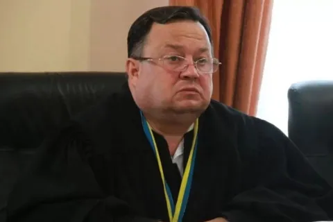 Сховався за мундиром? Суддя із Закарпаття, спійманий на хабарі, мобілізувався перед вироком суду