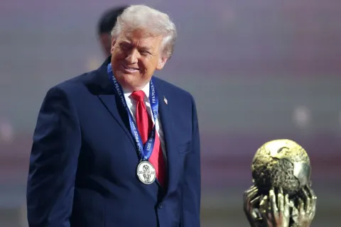 Историческое событие: Трамп все же получил премию мира, но есть важный нюанс (видео)