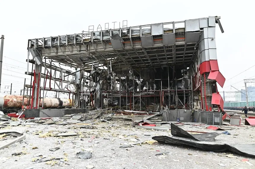 Жахливі кадри з Фастова: російські окупанти повністю знищили міський вокзал (фото) - today.ua