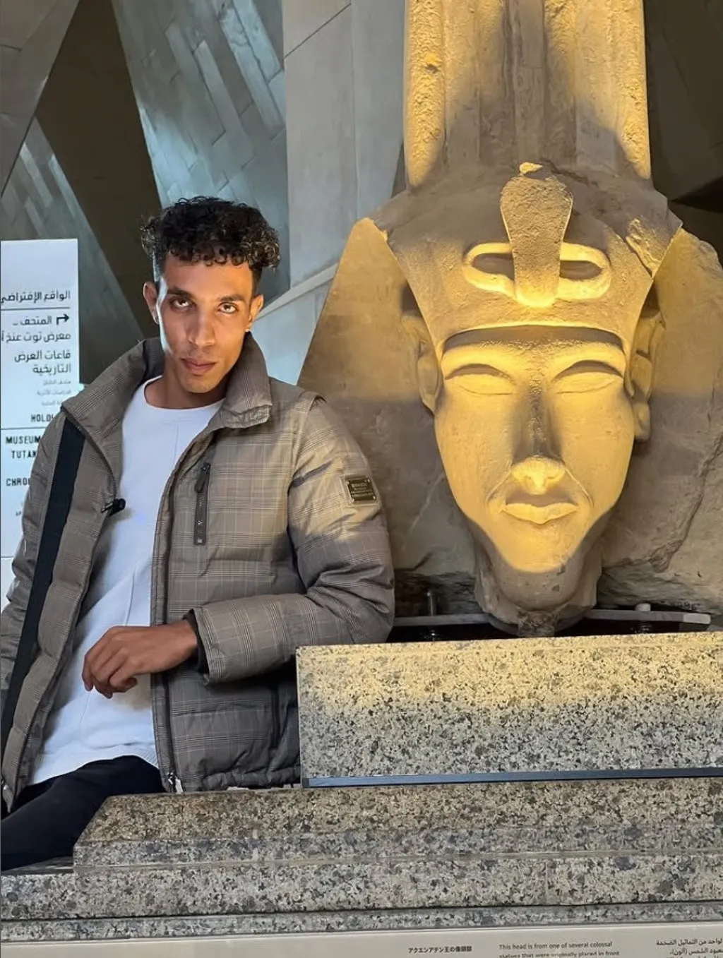 Реинкарнация через три тысячелетия: поразительное сходство 23-летнего студента с фараоном Эхнатоном ошеломило Сеть (Фото) - today.ua