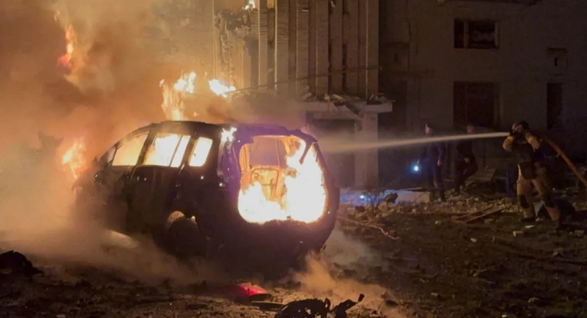 Россияне ударили по жилым домам в Ахтырке и Чернигове: есть пострадавшие (фото) - today.ua