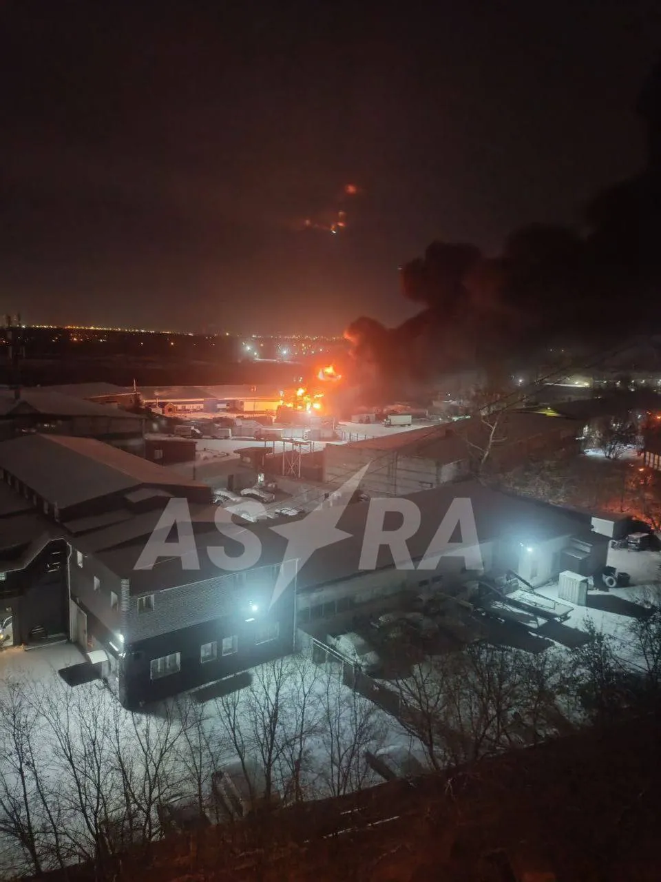 Масштабна атака дронів на РФ: у багатьох регіонах зафіксовано вибухи та пожежі (відео) Масштабна атака дронів на РФ: у багатьох регіонах зафіксовано вибухи та пожежі (відео) - today.ua